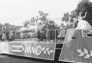 Photograph, City of Ringwood celebrations, 1960. Floats in procession
