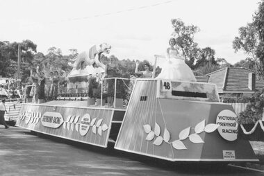 Photograph, City of Ringwood celebrations, 1960. Floats in procession