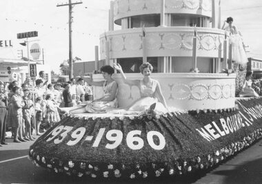Photograph, City of Ringwood celebrations, 1960. Floats in procession