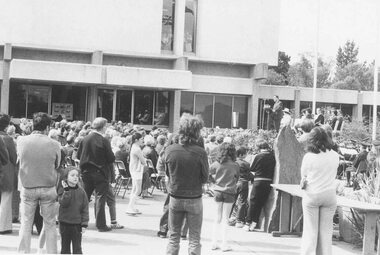 Photograph, Minister for Local Government speaking at 'Back to' Ringwood Civic Centre, 1974