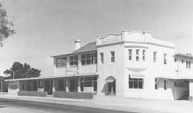 Photograph, Club Hotel, Mount Dandenong Road, East Ringwood in February 1960