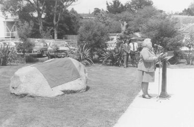 Photograph, Unveiling of tabled fixed to pioneers stone in Ringwood library grounds