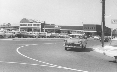 Photograph, Opening day at Eastland, Ringwood, October 1967