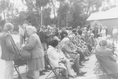 Photograph, Plaque unveiling at Ringwood Eastern Metropolitan Regional Library to commemorate the Golden Jubilee of Ringwoods severance from Lillydale Shire. 1974