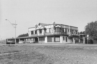 Photograph, Club Hotel, Mount Dandenong Road, Ringwood East 1973