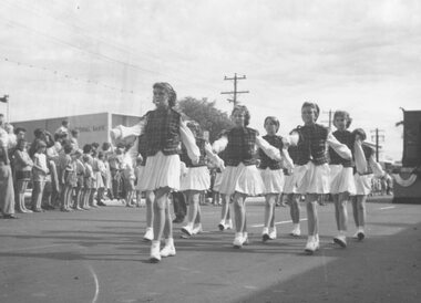Photograph, City of Ringwood celebrations, 1960. Marching girls