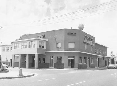 Photograph, Coach and Horses Hotel, Ringwood, 1970