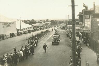 Photograph, Dame Nellie Melbas funeral passing through Ringwood 1931