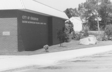 Photograph, Plaque unveiling at Ringwood Eastern Metropolitan Regional Library, Warrandyte Road, Ringwood on 26/10/1974, marking the Golden Jubilee of Ringwood's severance from Lilydale