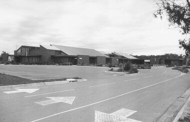 Photograph, Manhattan Hotel, Cnr Canterbury and Heatherdale Roads, Ringwood - 30 Sept. 1973