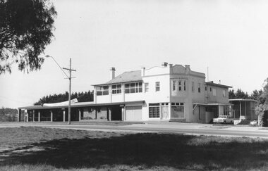 Photograph, Club Hotel, Mount Dandenong Road, East Ringwood in November 1969