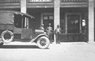 Photograph, Herman Pump, A.F. Sugden, Bert Richards outside Club Hotel, Ringwood. (undated)