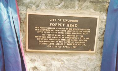Photograph, Unveiling of Plaque at Poppet Head replica erected at East Ringwood, 1987
