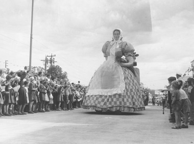 Photograph, Proclamation of the City of Ringwood procession - 19 March, 1960