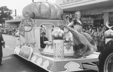 Photograph, Proclamation of the City of Ringwood procession - 19 March, 1960