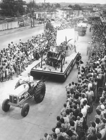 Photograph, Proclamation of the City of Ringwood procession - 19 March, 1960