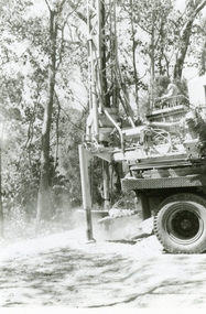 Photographs, 1979-80 MMBW pipe line project at Hubbard Reserve, North Ringwood � Truck-mounted posthole digger that tried to sink shafts on MMBW sewer line behind 29-39 Burlock Avenue