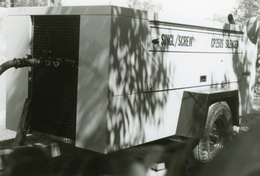 Photographs, 1979-80 MMBW pipe line project at Hubbard Reserve, North Ringwood � compressor