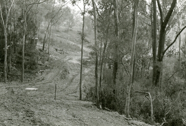 Photographs, 1979-80 MMBW pipe line project at Hubbard Reserve, North Ringwood � Finished manhole