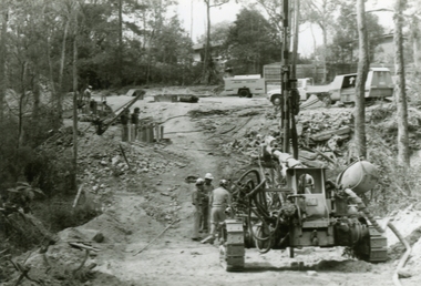 Photographs, 1979-80 MMBW pipe line project at Hubbard Reserve, North Ringwood � Air drill rig