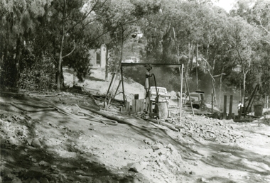 Photographs, 1979-80 MMBW pipe line project at Hubbard Reserve, North Ringwood � Boring mole pit