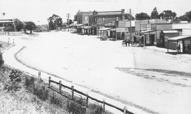 Photograph, Maroondah Highway Central, Ringwood. Whitehorse Rd. Ringwood looking west. 1918