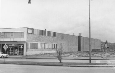 Photograph, Maroondah Highway Central, Ringwood. Old Town Hall site cleared- 1971