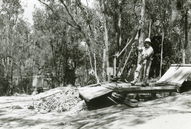 Photographs, 1979-80 MMBW pipe line project at Hubbard Reserve, North Ringwood � First hole west of bore hole at 39 Burlock Avenue