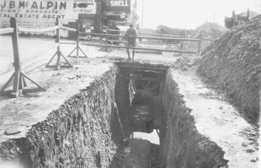 Photograph, Maroondah Highway Central, Ringwood. Water mains being laid in Whitehorse Road, 1935