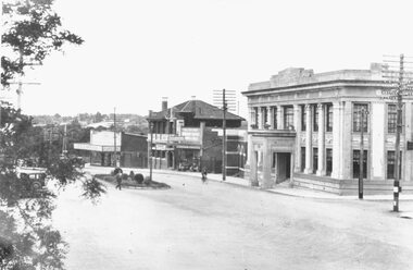 Photograph, Main Street showing Municipal Chambers, Ringwood