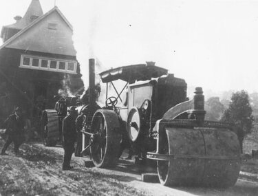 Photograph, Ringwood Church of England being shifted from Cnr. Main St. and Pratt St. to Ringwood St. 1924. Steamrollers in foreground