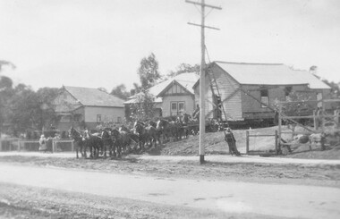 Photograph, Moving the Ringwood Presbyterian Church from Whitehorse Road to Adelaide Street, 1928