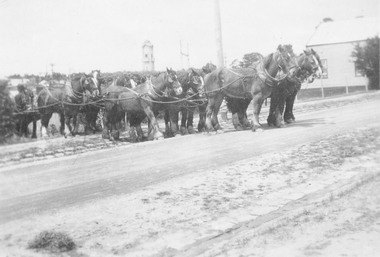 Photograph, Presbyterian Church being moved from Whitehorse Road to Adelaide Street, Ringwood. 1928