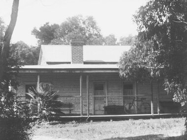 Photograph, Walter & Theo Anderson's home on which Ringwood High School now stands, Bedford Road. c1920