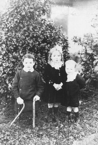 Photograph, Kevin Pratt, Mary Pratt, Andy Pratt. c1915