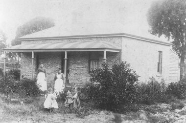 Photograph, Gerlach Residence 184 Bedford Rd.  Heathmont, Circa 1903