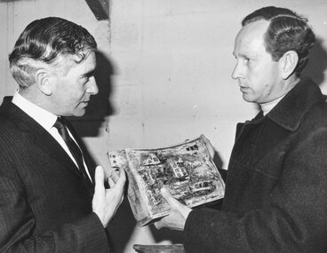 Photograph, Mr B.M. Snedden, Minister of Immigration, opening an exhibition of pottery at Potters Cottage, Warrandyte. 1967