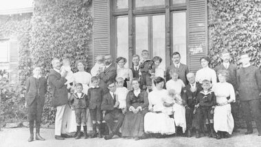 Photograph, Miles Family and Barretts, at 'Woorara', Ringwood, Christmas 1913