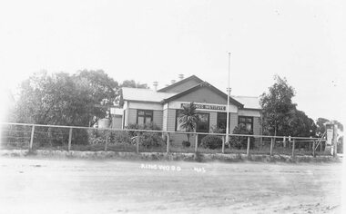 Photograph, Maroondah Highway Central, Ringwood. Old Mechanics Institute, 1909