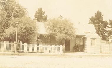 Photograph, Original Ringwood Post Office in use as refreshment rooms 1915