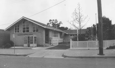 Photograph, Ringwood East Post Office, Railway Avenue cnr Laurence Grove, 1973