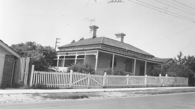 Photograph, No 1 Pitt Street.c1960. Ringwood Police had office on veranda, 1920- 1941
