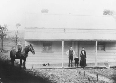 Photograph, Hone family on verandah of house, 138 Warrandyte Road, Ringwood. 1905