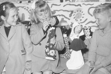 Photograph, Children at Art Show - lower Town Hall - Schools in Ringwood, 27/10/1956, 27/10/1956