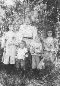 Photograph, Herry Family (no names or date)