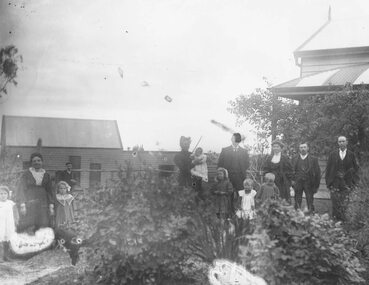 Photograph, Mr. Herman Pump and extended family outside family home on Canterbury Road, c.1914.  Later became site of Heathmont Uniting Church