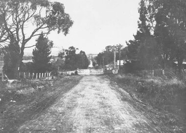 Photograph, Heatherdale Road rail crossing looking south c1924