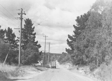 Photograph, Heatherdale Road railway crossing looking south from Maroondah Highway c.1949