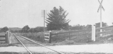 Photograph, Dublin Rd. railway crossing, East Ringwood, looking west - 1923 (2 images)