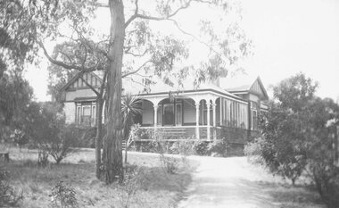 Photograph, Possibly the house of Capt. Miles but no inscription